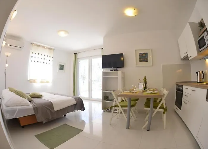 With Parking Space Njivice, Krk - 16244 נייביצה