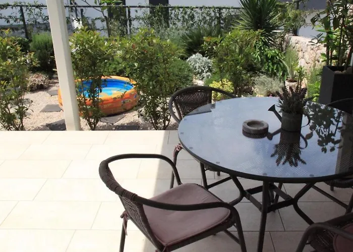 דירה With Parking Space Njivice, Krk - 16244 נייביצה