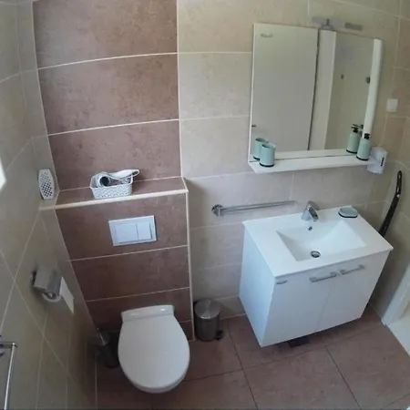 شقة With Parking Space Njivice, Krk - 16244